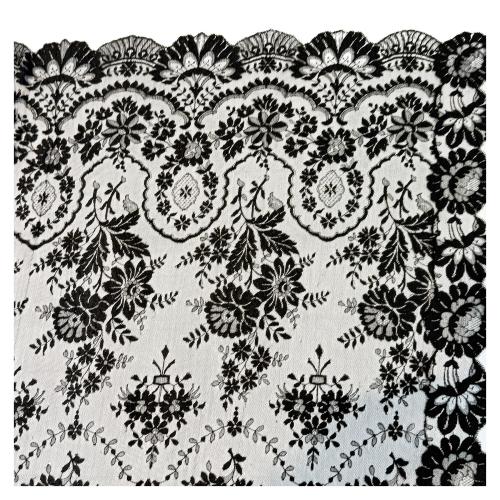 MANTILLA DE ENCAJE DE MEDIADOS DEL SIGLO XX