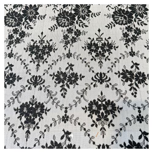 MANTILLA DE ENCAJE DE MEDIADOS DEL SIGLO XX