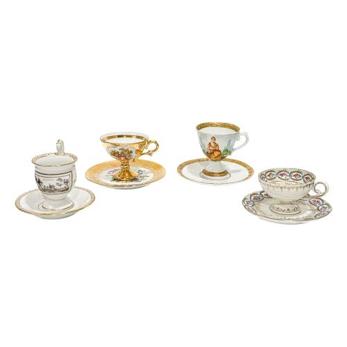COLECCIÓN DE CUATRO TAZAS EN PORCELANA MEDIADOS S. XX