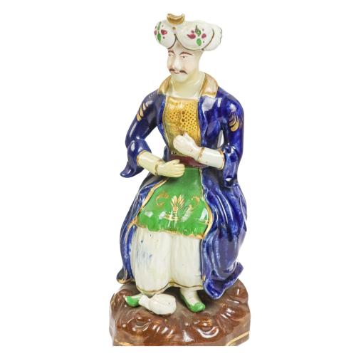 TRES FIGURAS DE LOZA STAFFORDSHIRE DE MEDIADOS S. XX