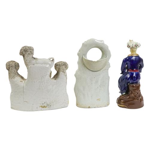 TRES FIGURAS DE LOZA STAFFORDSHIRE DE MEDIADOS S. XX