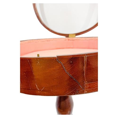 MESA AUXILIAR VITRINA DEL ÚLTIMO CUARTO DE SIGLO XIX