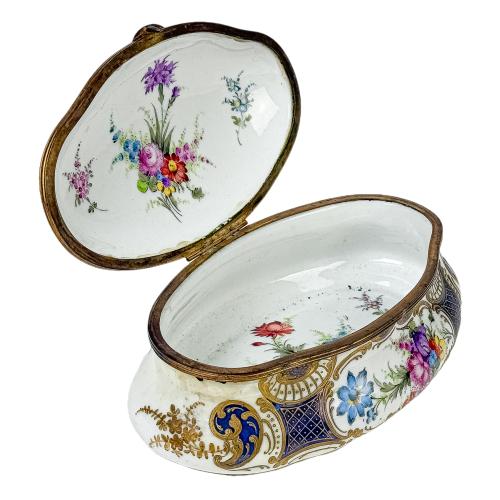 CAJITA DE PORCELANA ALEMANA DE FINALES S. XIX