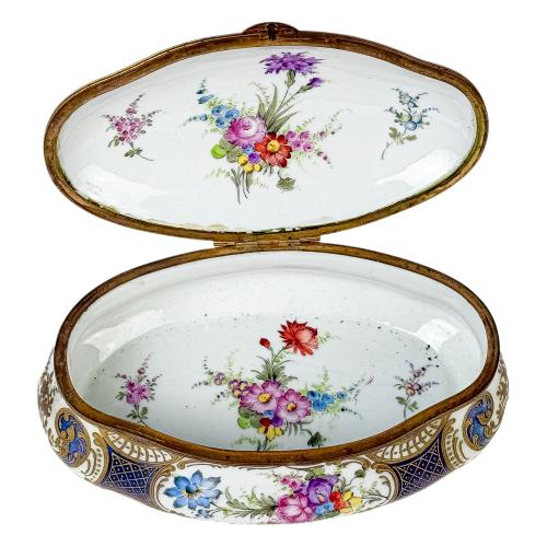 CAJITA DE PORCELANA ALEMANA DE FINALES S. XIX