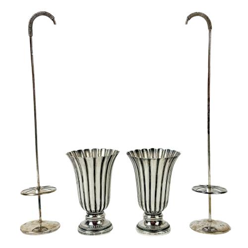 DOS VIOLETEROS Y DOS SOPORTES DE PLATA  SEGUNDA MITAD S. XX