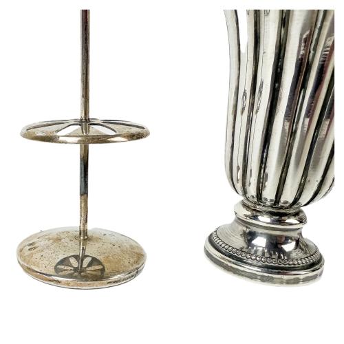 DOS VIOLETEROS Y DOS SOPORTES DE PLATA  SEGUNDA MITAD S. XX