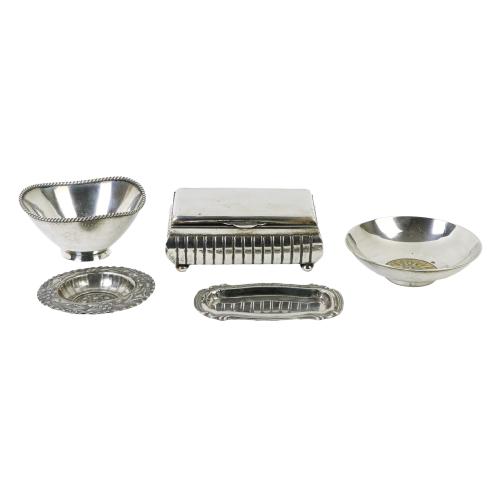 CIGARRERA Y CUATRO CENTRITOS DE PLATA