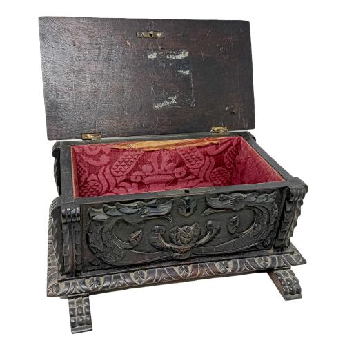 PEQUEÑA CAJA  ARCÓN DEL PRIMER TERCIO DE SIGLO XX