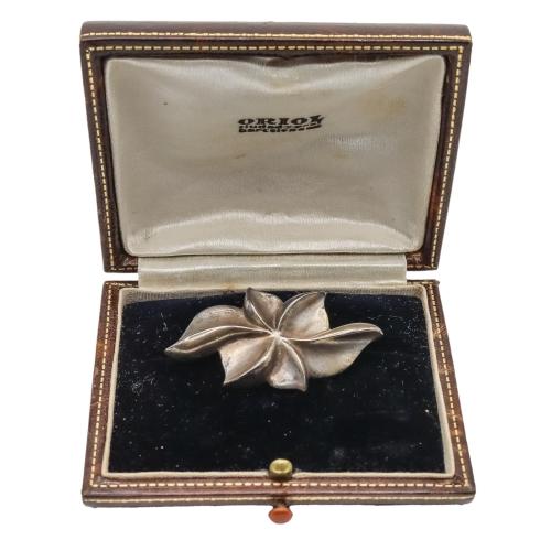 BROCHE CON ESTUCHE DE LOS AÑOS 40