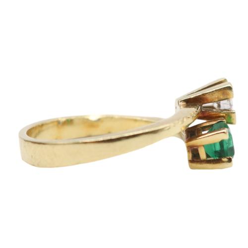 ANILLO TU Y YO CON BRILLANTE Y ESMERALDA