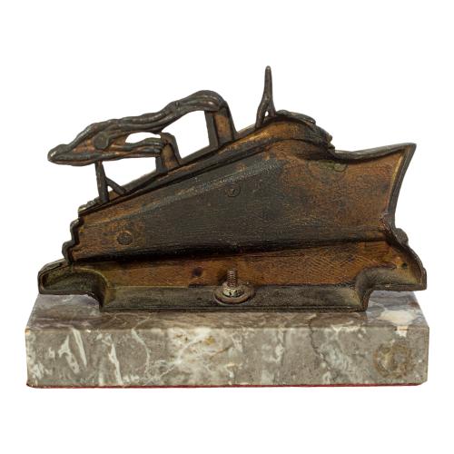 MAQUETA Y DOS FIGURAS DE BARCOS 