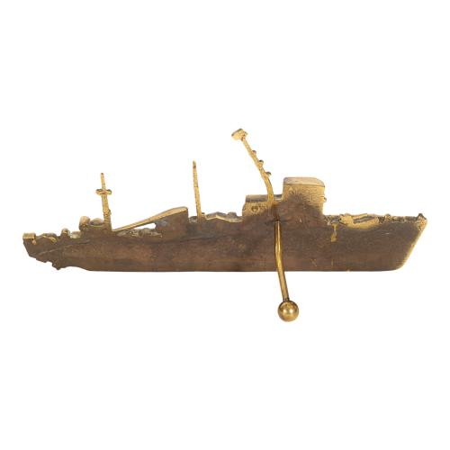 MAQUETA Y DOS FIGURAS DE BARCOS 