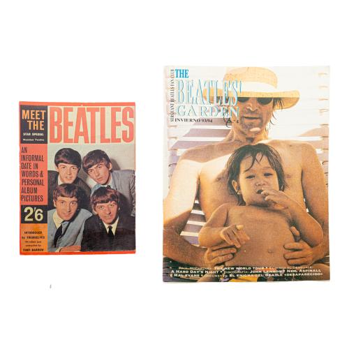 CONJUNTO DE OBJETOS DE COLECCIÓN DE LOS BEATLES 