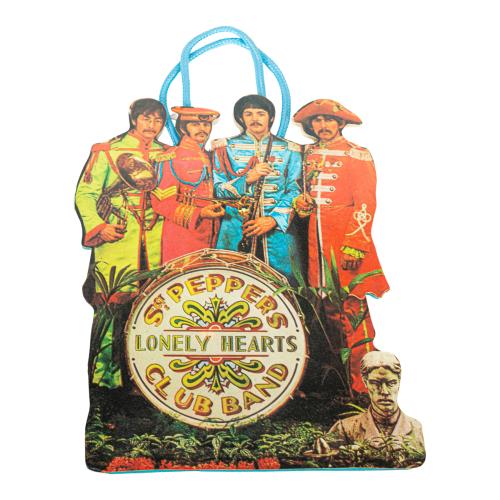 CONJUNTO DE OBJETOS DE COLECCIÓN DE LOS BEATLES 