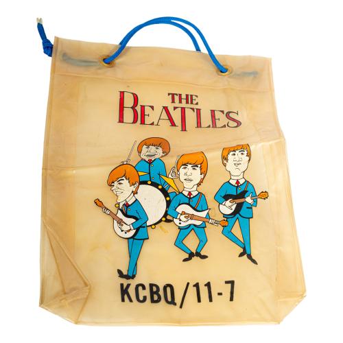 CONJUNTO DE OBJETOS DE COLECCIÓN DE LOS BEATLES 