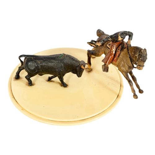 CONJUNTO DE PIEZAS CURIOSAS DE TEMÁTICA TAURINA