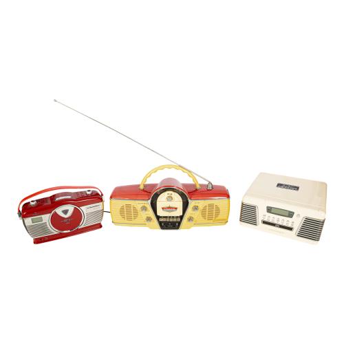 LOTE DE RADIOS Y TOCADISCOS ÚLTIMO TERCIO S. XX 