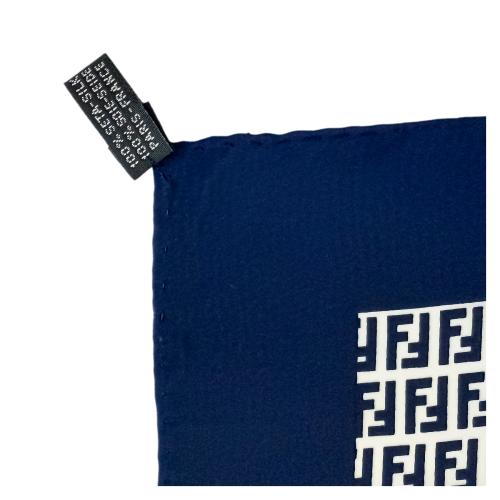 PAÑUELO DE SEDA FENDI