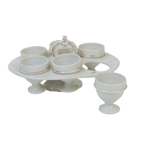 FUENTE Y HUEVERA DE PORCELANA FRANCESA DE PRINCIPIOS  S. XX