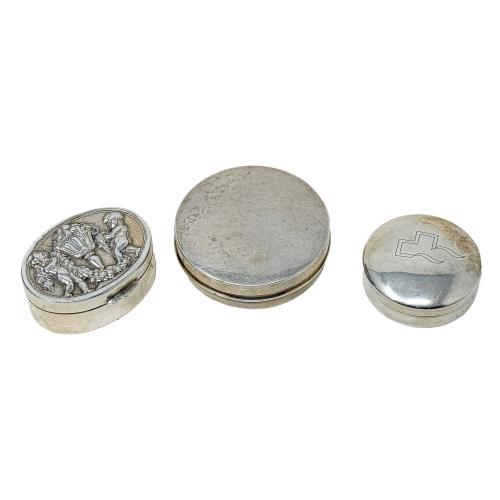 TRES CAJITAS PASTILLERO EN PLATA DEL ÚLITMO CUARTO DEL S.XX
