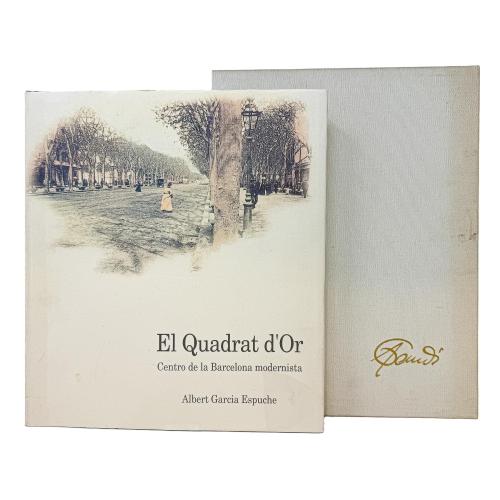 LOTE DE DOS LIBROS SOBRE GAUDÍ Y BARCELONA