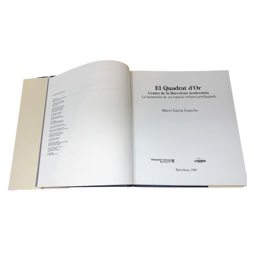 LOTE DE DOS LIBROS SOBRE GAUDÍ Y BARCELONA