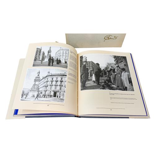 LOTE DE DOS LIBROS SOBRE GAUDÍ Y BARCELONA
