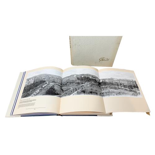 LOTE DE DOS LIBROS SOBRE GAUDÍ Y BARCELONA