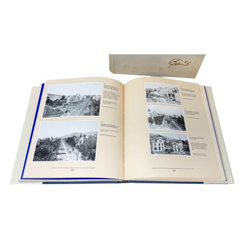 LOTE DE DOS LIBROS SOBRE GAUDÍ Y BARCELONA