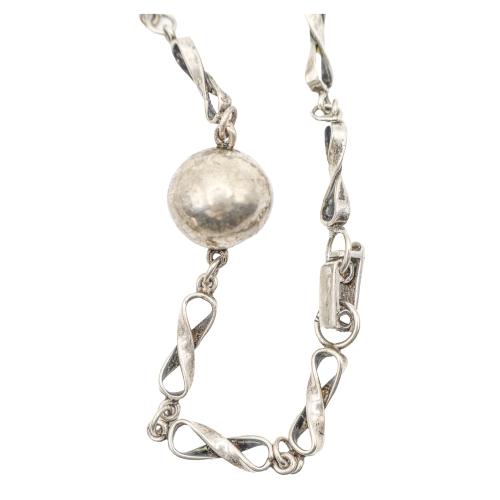 COLLAR CON BOLAS DE PLATA
