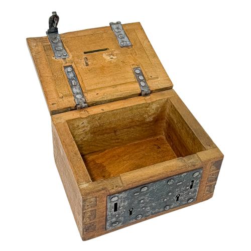 PEQUEÑA CAJA DE CAUDALES S.XIX