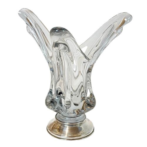CENTRO EN CRISTAL CON PIE DE PLATA DE MEDIADOS DEL SIGLO XX