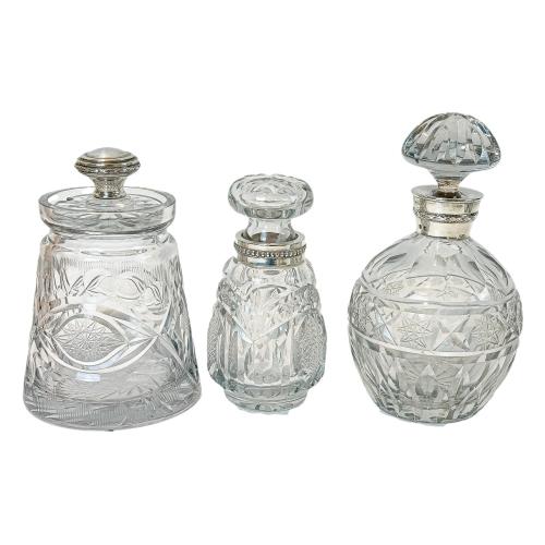 DOS TARROS Y BOTELLA EN CRISTAL Y PLATA DE MEDIADOS S. XX
