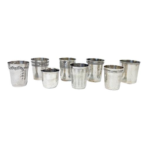 OCHO VASOS DE PLATA DE FINALES DEL SIGLO XIX
