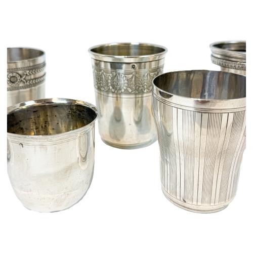 OCHO VASOS DE PLATA DE FINALES DEL SIGLO XIX