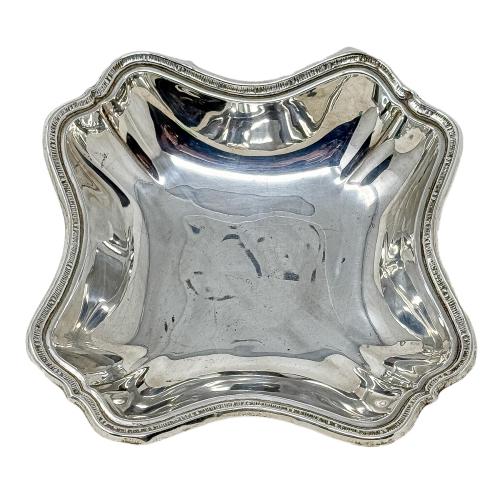 CENTRO DE MESA EN PLATA DE MEDIADOS DE SIGLO XX