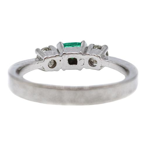 ANILLO CON ESMERALDA Y DIAMANTES
