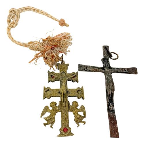 CRUZ DE CARAVACA Y CRISTO CRUCIFICADO PRIMERA MITAD S.XX