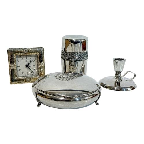 CONJUNTO DE PIEZAS EN PLATA DE LA SEGUNDA MITAD DEL S.XX