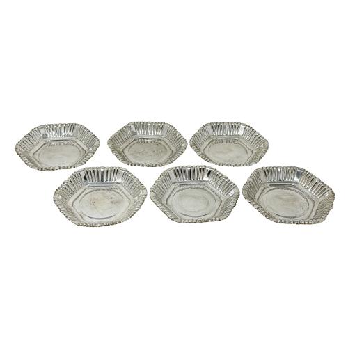 SEIS PEQUEÑOS CENTRITOS EN PLATA DEL ÚLTIMO CUARTO DEL S.XX