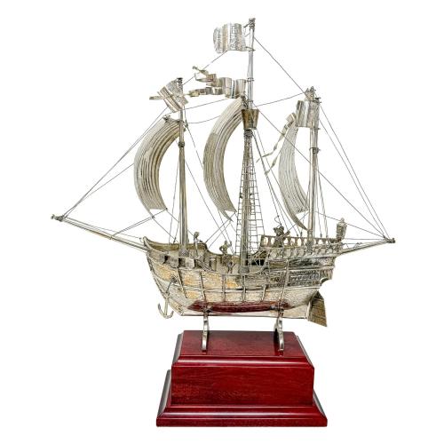 TRES BARCOS DE PLATA DEL ÚLTIMO TERCIO DE S. XX