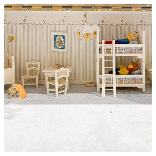 CASITA DE MUÑECAS DEL ÚLTIMO CUARTO DEL S.XX