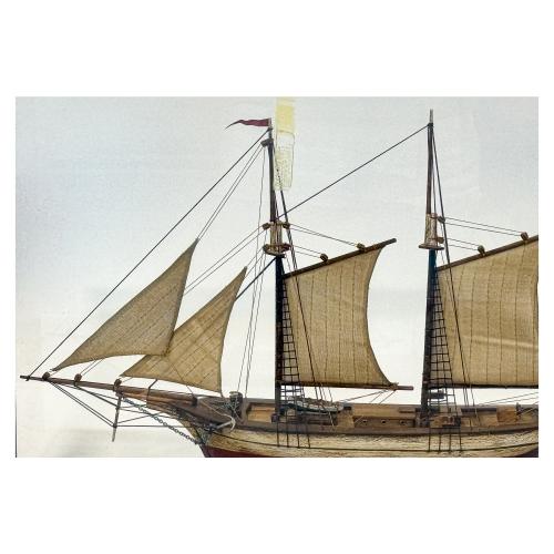 MAQUETA BARCO CON URNA DE MEDIADOS DEL S.XX