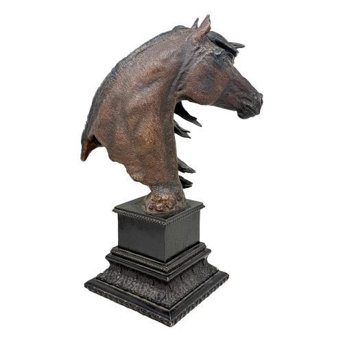 ESCULTURA EN RESINA PATINADA DE FINALES DEL S.XX