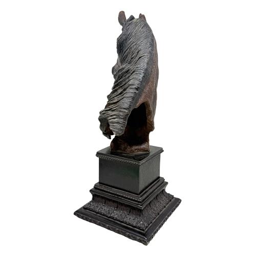 ESCULTURA EN RESINA PATINADA DE FINALES DEL S.XX