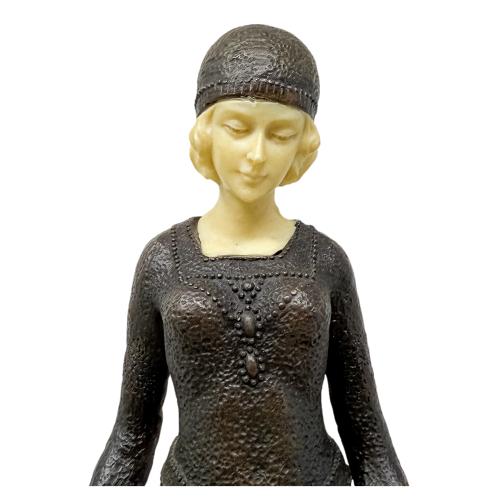 FIGURA DE ESTILO ART DECÓ DEL ÚLTIMO TERCIO DEL S.XX