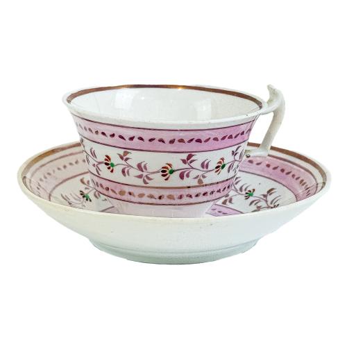 CUATRO TAZAS CON PLATO DEL S.XIX