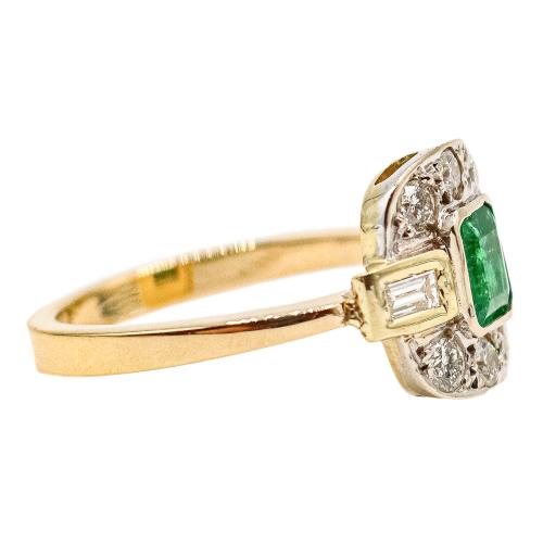 ANILLO CON ESMERALDA Y DIAMANTES