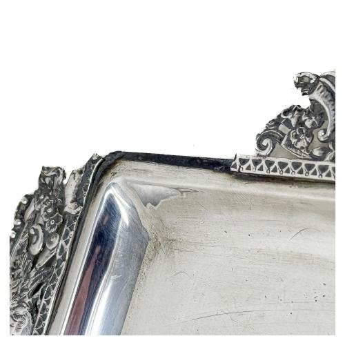  CONJUNTO DE PEQUEÑAS PIEZAS Y BANDEJA DE PLATA SIGLO XX 