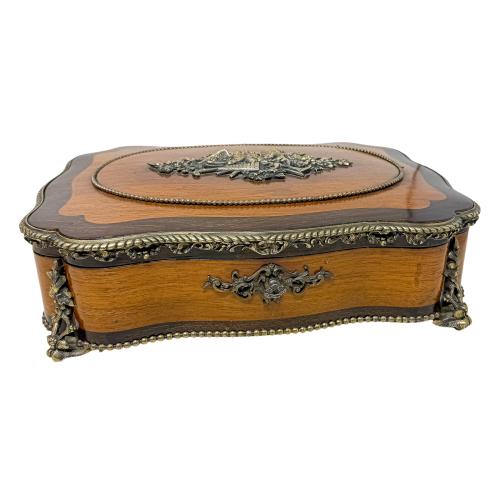 CAJA FRANCESA DEL PRIMER TERCIO DEL S.XX
